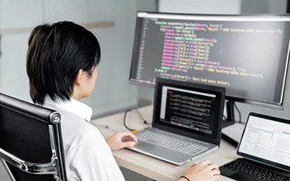 万宁 ,php声明和调用变量的符号是什么？